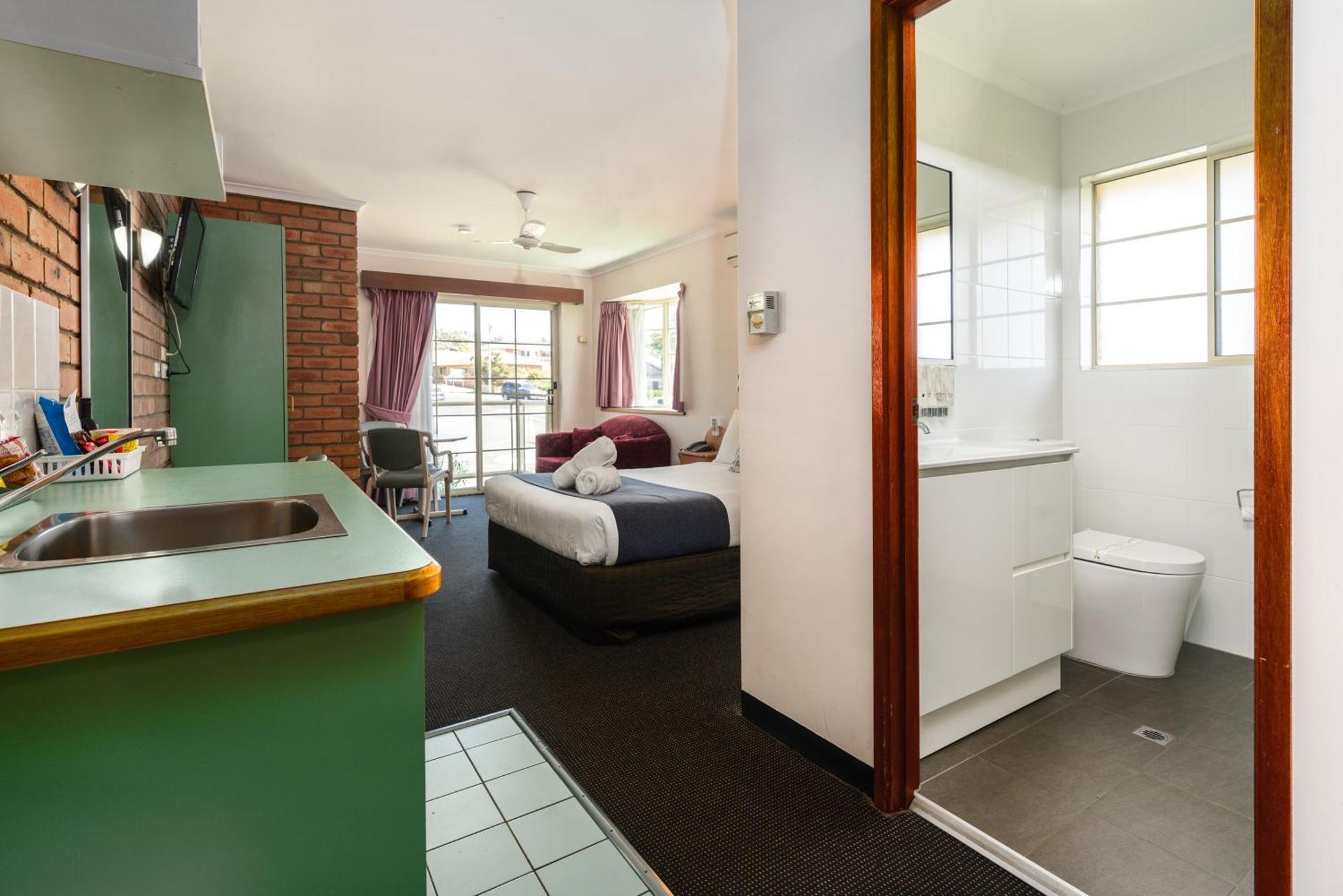 Sapphire Waters Motor Inn Merimbula Exterior photo